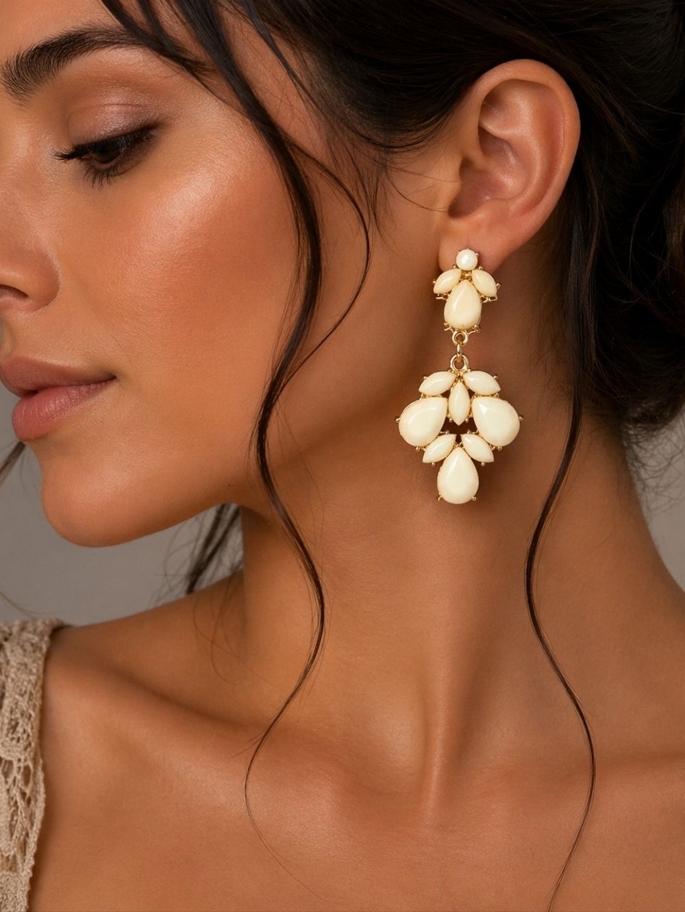 3/$30 VTG Cream Acrylic Teardrop Cluster Chandalier Flamenco Post Earrings